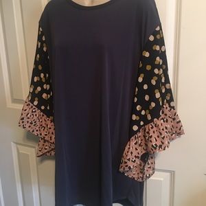 NWT paisley Grace brand flutter sleeve top